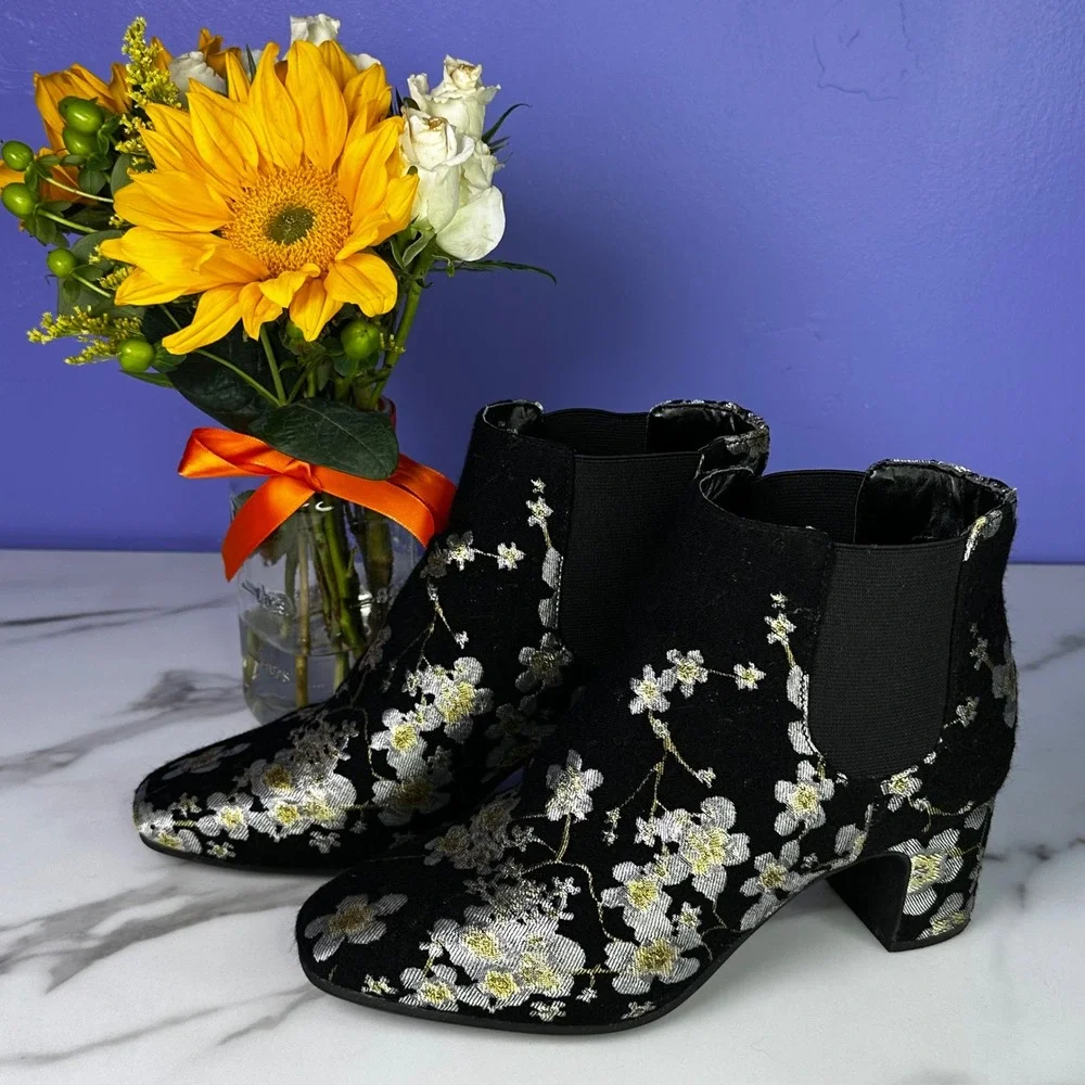 Anne Klein AK Gorgia Black Silver Floral Embroidered Velvet‎ Ankle Booties Sz 7M